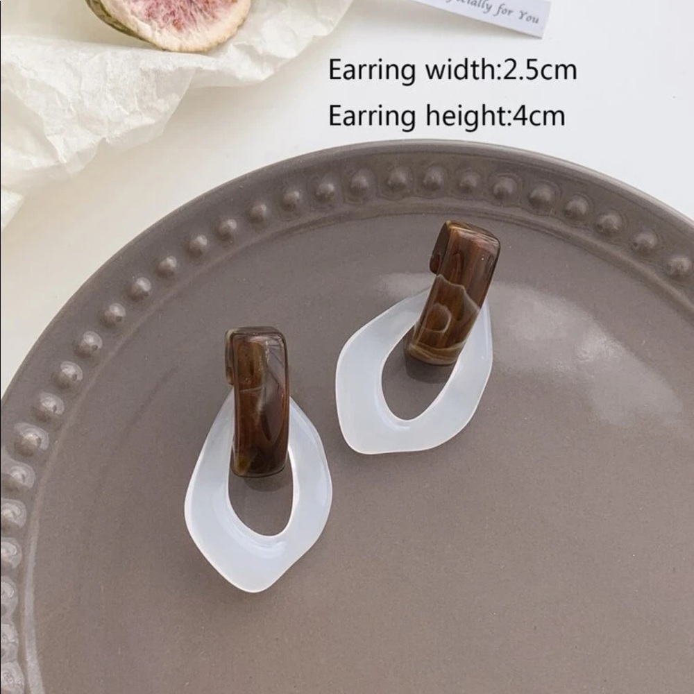 NWT Boutique Geometric Chain Statement Earrings | Tortoise | Lucite - Picture 3 of 5